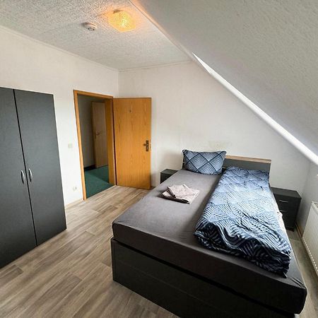 Grosse & Voll Ausgestattete Apartments, Studios, Doppelzimmer, Workspace, Parkplatz, Netflix, Prime & Schnelles Wifi In Ruhiger Lage Mit Garten Rudolstadt Extérieur photo