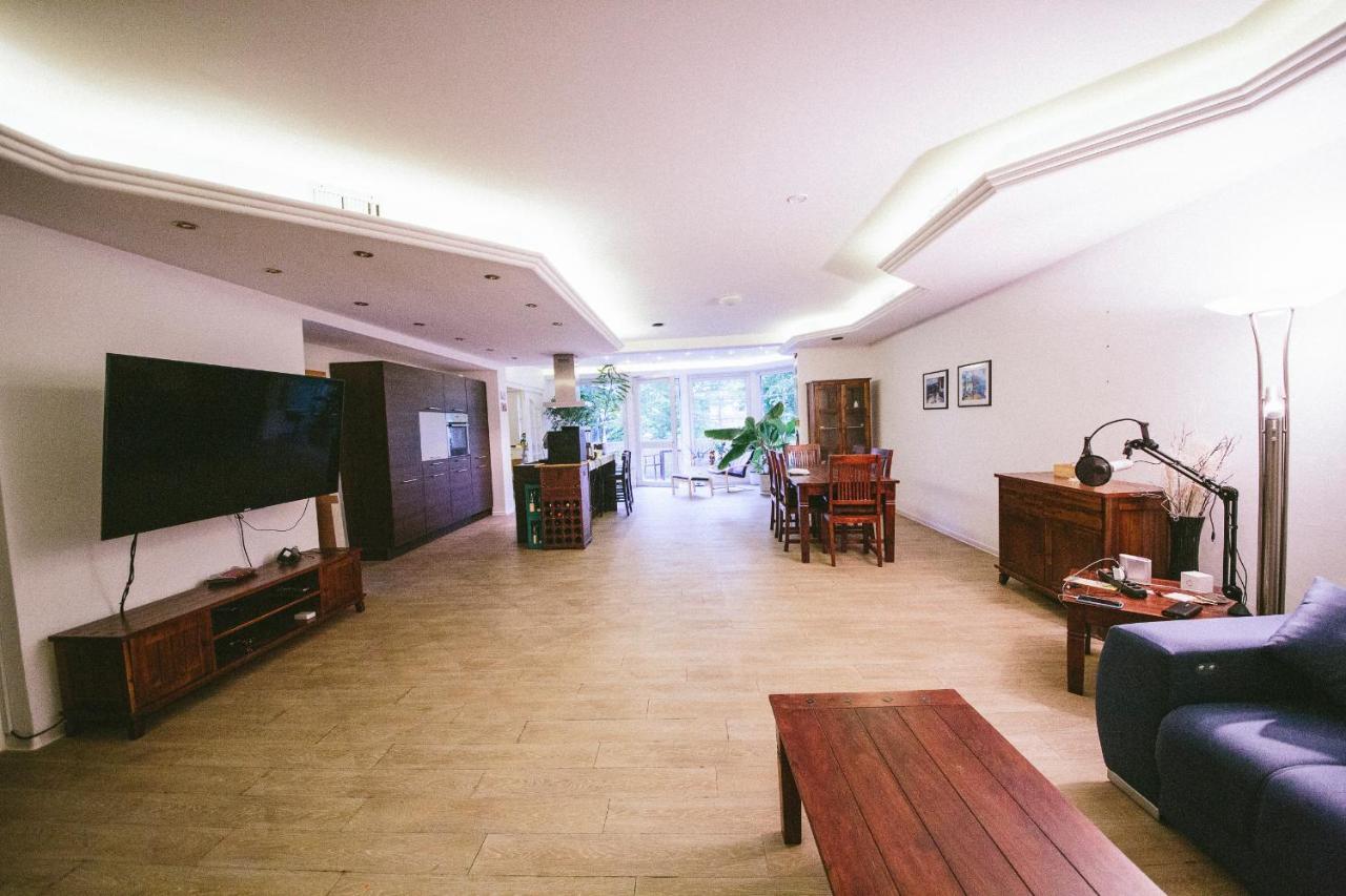 Grosse & Voll Ausgestattete Apartments, Studios, Doppelzimmer, Workspace, Parkplatz, Netflix, Prime & Schnelles Wifi In Ruhiger Lage Mit Garten Rudolstadt Extérieur photo