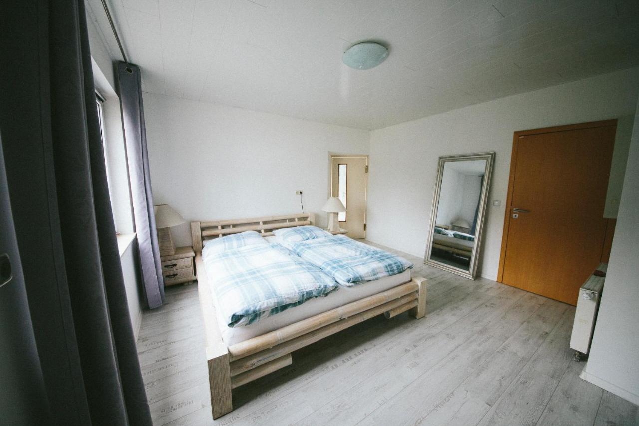 Grosse & Voll Ausgestattete Apartments, Studios, Doppelzimmer, Workspace, Parkplatz, Netflix, Prime & Schnelles Wifi In Ruhiger Lage Mit Garten Rudolstadt Extérieur photo