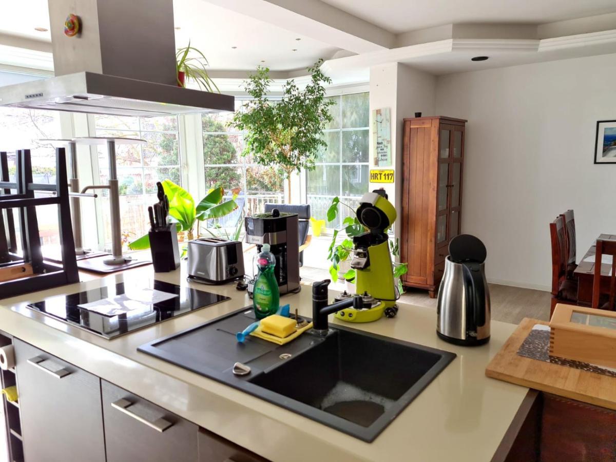 Grosse & Voll Ausgestattete Apartments, Studios, Doppelzimmer, Workspace, Parkplatz, Netflix, Prime & Schnelles Wifi In Ruhiger Lage Mit Garten Rudolstadt Extérieur photo