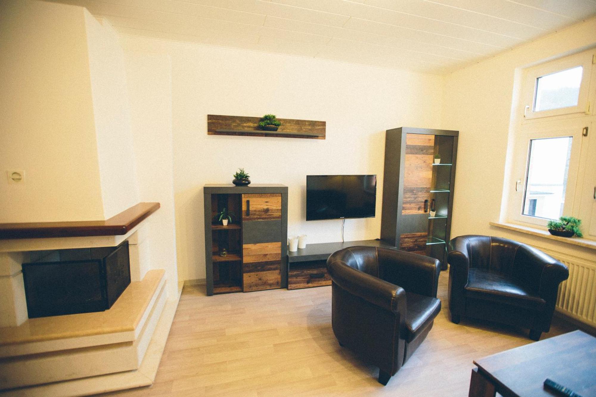 Grosse & Voll Ausgestattete Apartments, Studios, Doppelzimmer, Workspace, Parkplatz, Netflix, Prime & Schnelles Wifi In Ruhiger Lage Mit Garten Rudolstadt Chambre photo