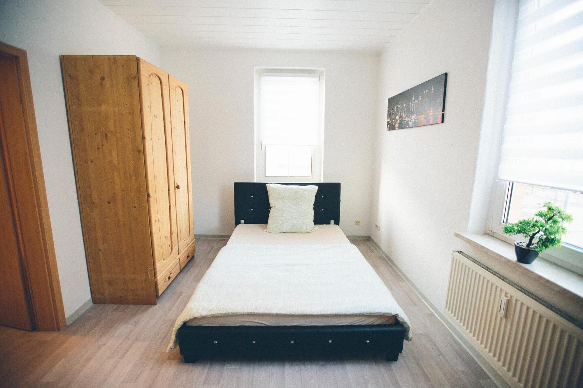 Grosse & Voll Ausgestattete Apartments, Studios, Doppelzimmer, Workspace, Parkplatz, Netflix, Prime & Schnelles Wifi In Ruhiger Lage Mit Garten Rudolstadt Chambre photo
