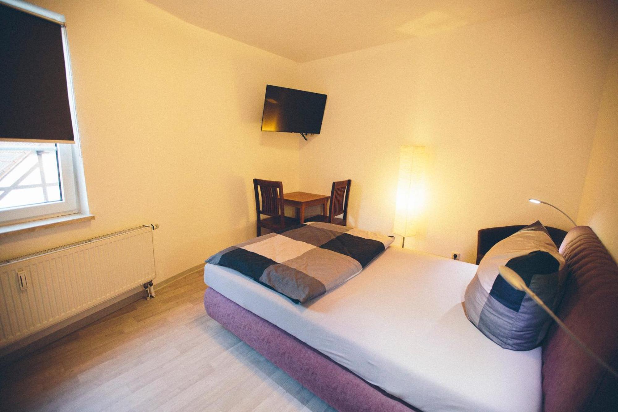 Grosse & Voll Ausgestattete Apartments, Studios, Doppelzimmer, Workspace, Parkplatz, Netflix, Prime & Schnelles Wifi In Ruhiger Lage Mit Garten Rudolstadt Extérieur photo