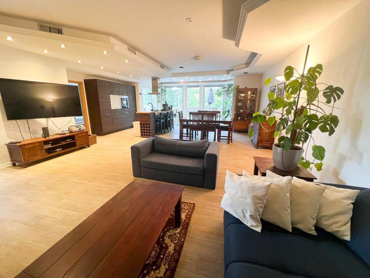 Grosse & Voll Ausgestattete Apartments, Studios, Doppelzimmer, Workspace, Parkplatz, Netflix, Prime & Schnelles Wifi In Ruhiger Lage Mit Garten Rudolstadt Extérieur photo