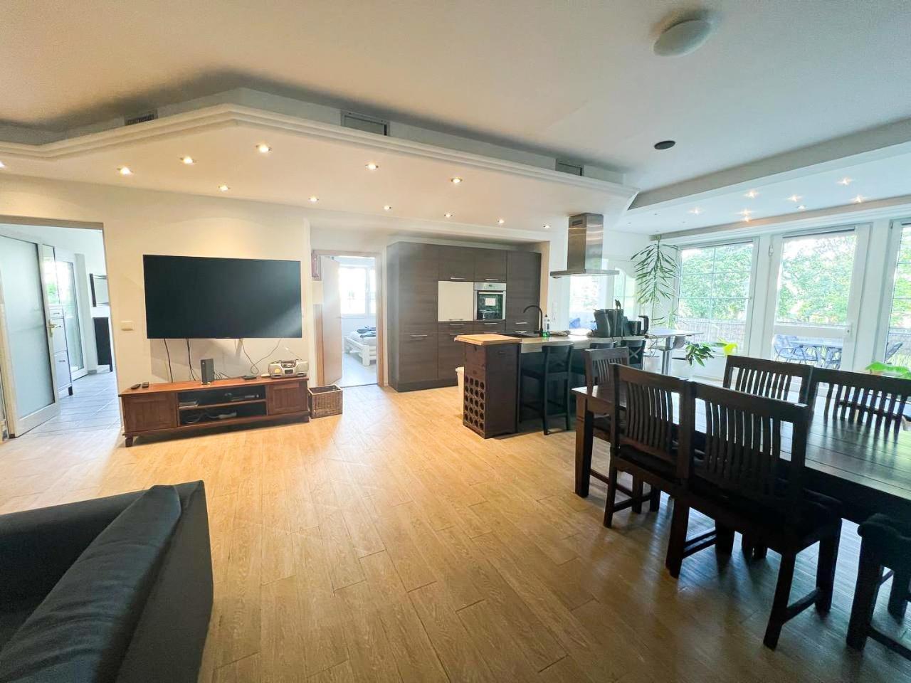 Grosse & Voll Ausgestattete Apartments, Studios, Doppelzimmer, Workspace, Parkplatz, Netflix, Prime & Schnelles Wifi In Ruhiger Lage Mit Garten Rudolstadt Extérieur photo
