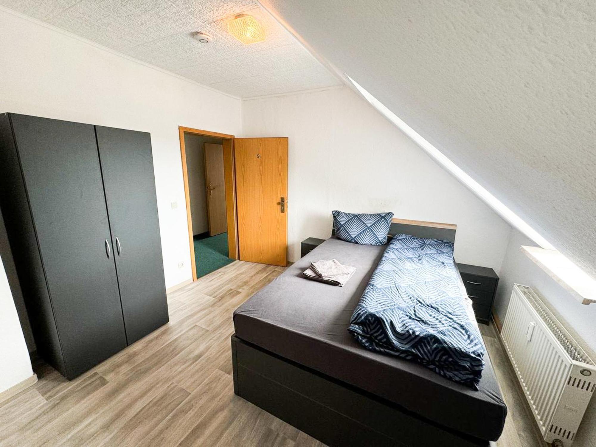 Grosse & Voll Ausgestattete Apartments, Studios, Doppelzimmer, Workspace, Parkplatz, Netflix, Prime & Schnelles Wifi In Ruhiger Lage Mit Garten Rudolstadt Chambre photo