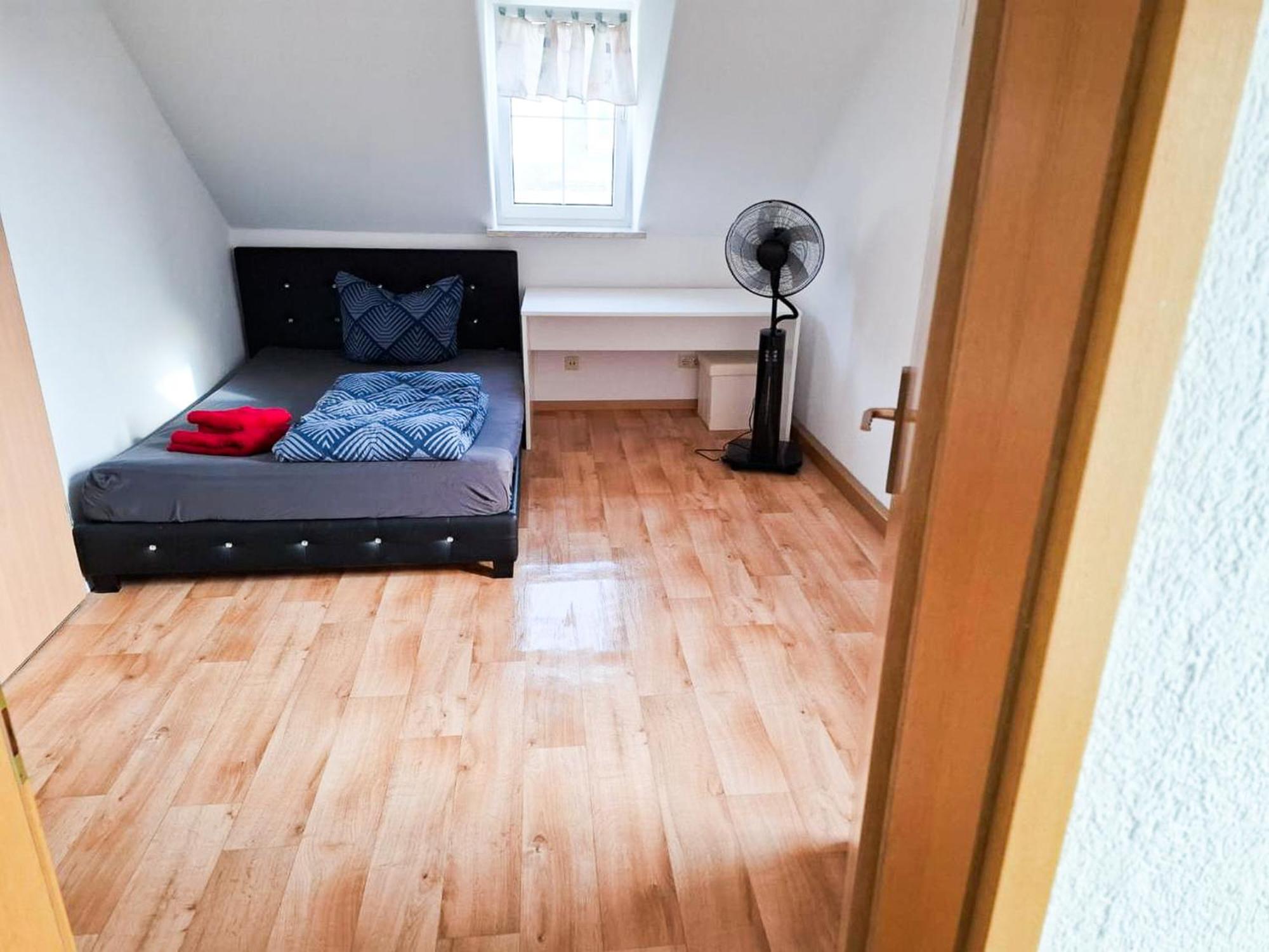 Grosse & Voll Ausgestattete Apartments, Studios, Doppelzimmer, Workspace, Parkplatz, Netflix, Prime & Schnelles Wifi In Ruhiger Lage Mit Garten Rudolstadt Chambre photo